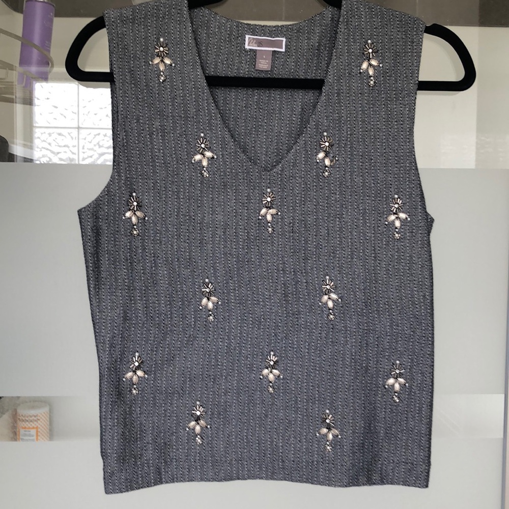 Sleeveless dress shirt